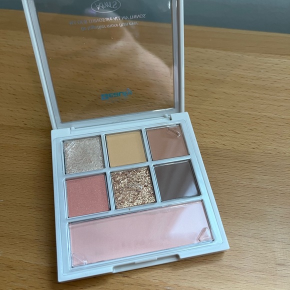 ❤️🔥NEW❤️🔥 True Beauty KDRAMA eyeshadow palette NWOT - Picture 2 of 2